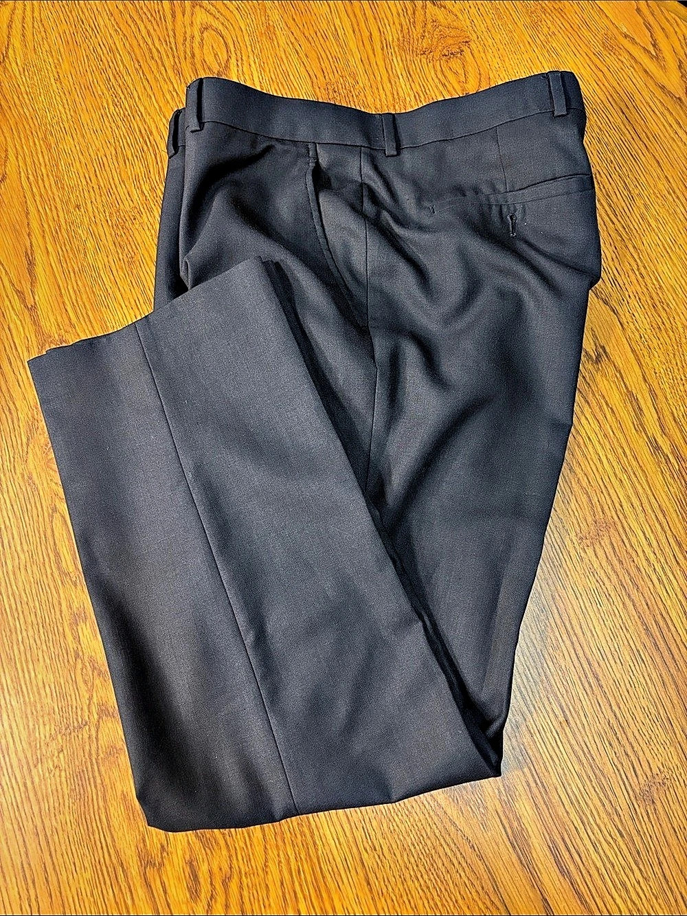 Kenneth Cole Reaction Men's Dress Pants in Black Like New